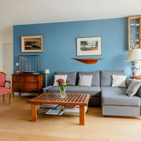 Eiffel Tower Elegant باريس